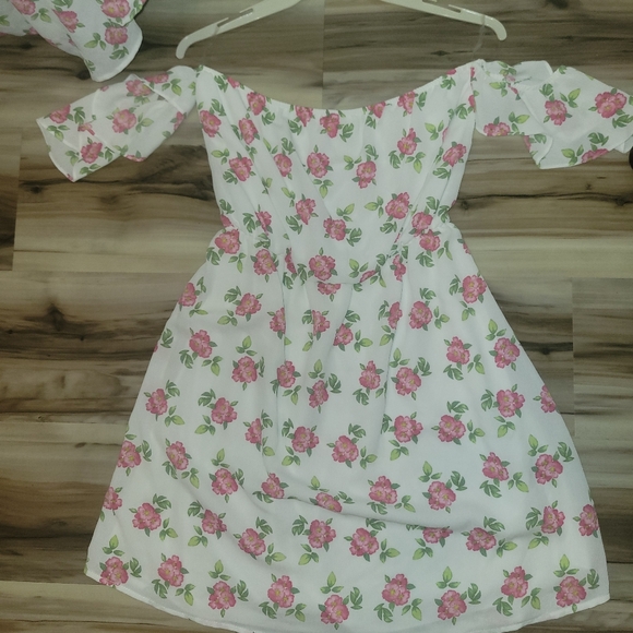 NWT Everly Floral Dresses Off Shoulder - Picture 2 of 11